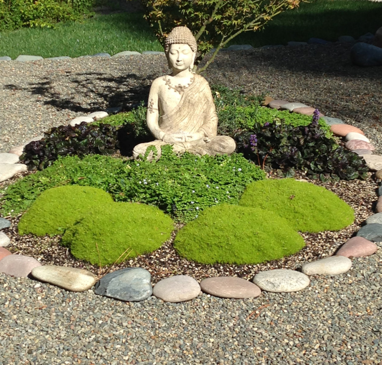 Bring tranquility to the landscape by building your own Zen rock garden
